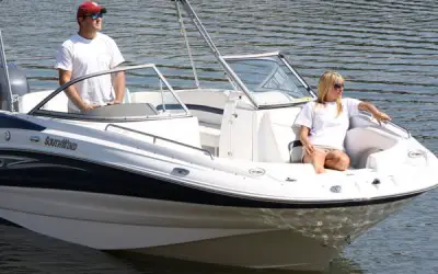 Deck Boat Vs Pontoon - What Are the Differences?