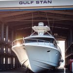 Robotic system lifts boat in dry stack marina.